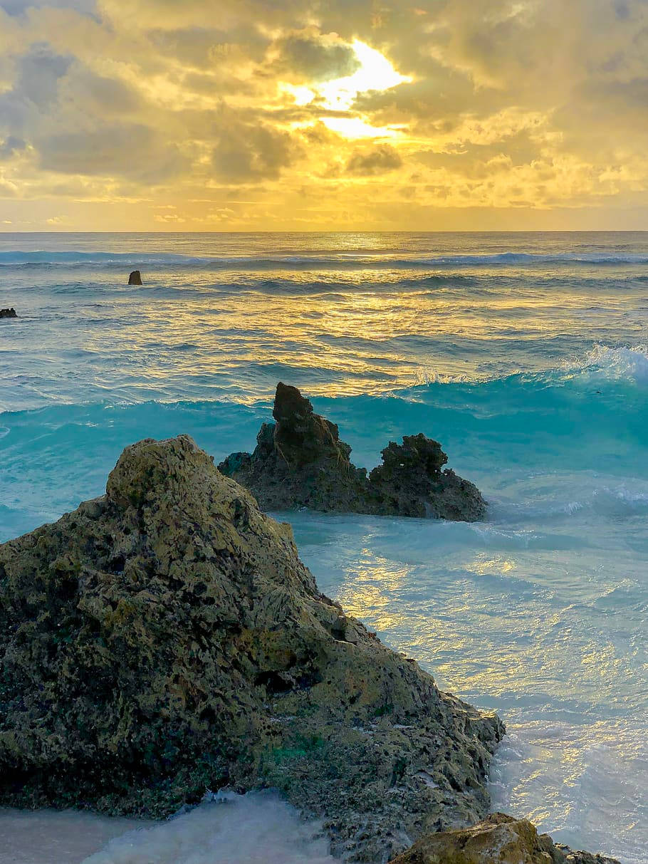 Crashing Waves Of Nauru Background