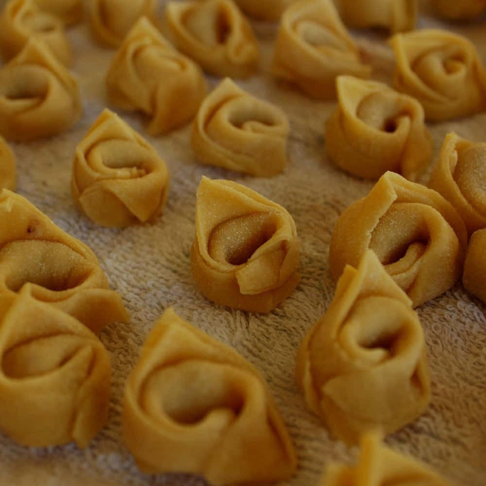 Creating Tortellini For Tortellini In Brodo Background