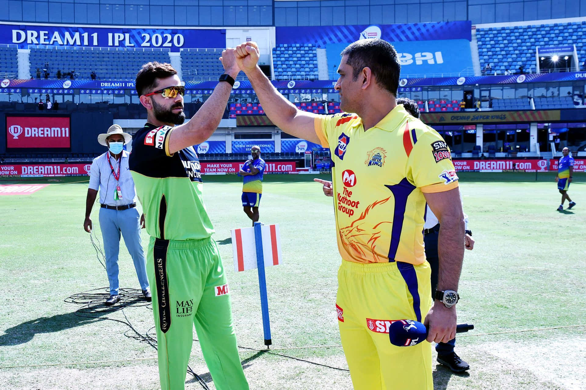 Cricket Captains Fist Bump I P L2020 Background