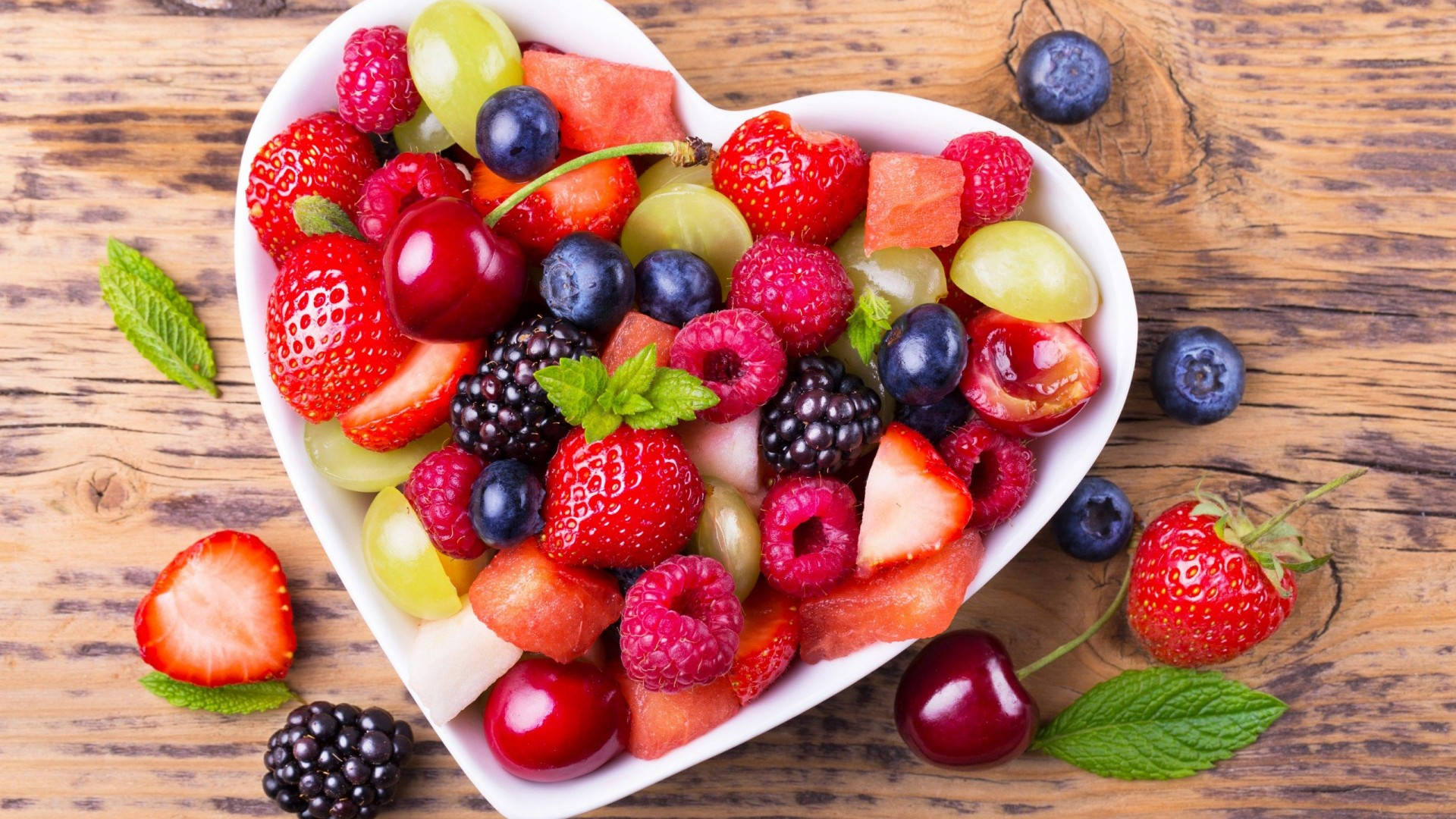 Crisp Berries In Heart Bowl Background