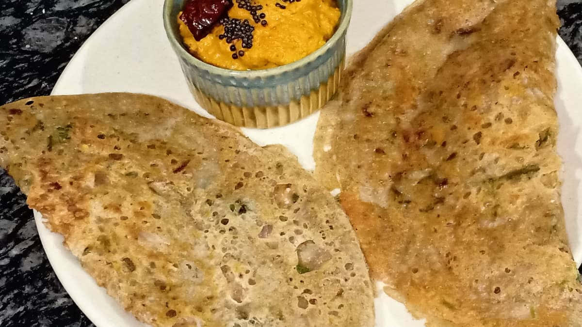 Crispy Dosawith Chutneyand Sambar Background