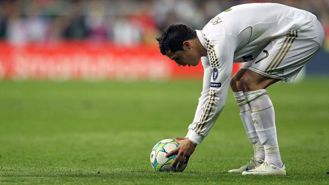 Cristiano Ronaldo Preparing For The Perfect Freekick