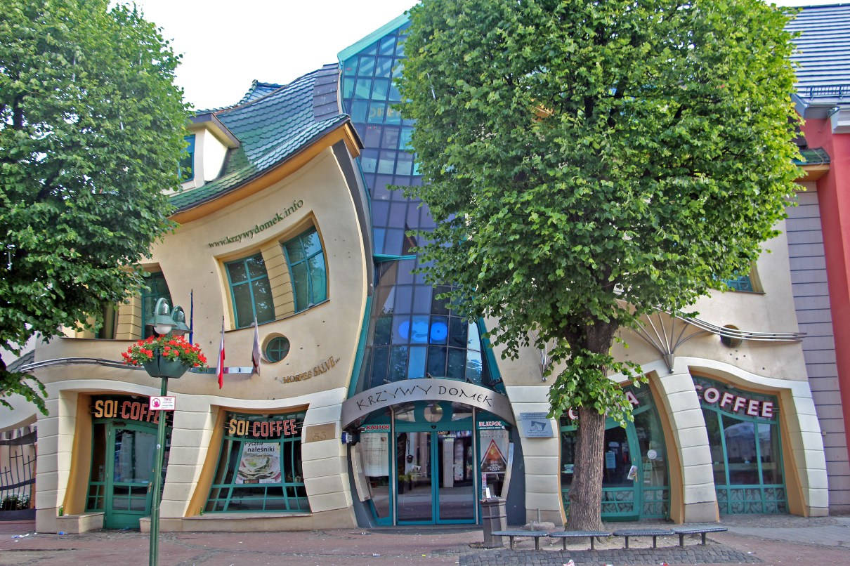 Crooked House In Poland Hd Background