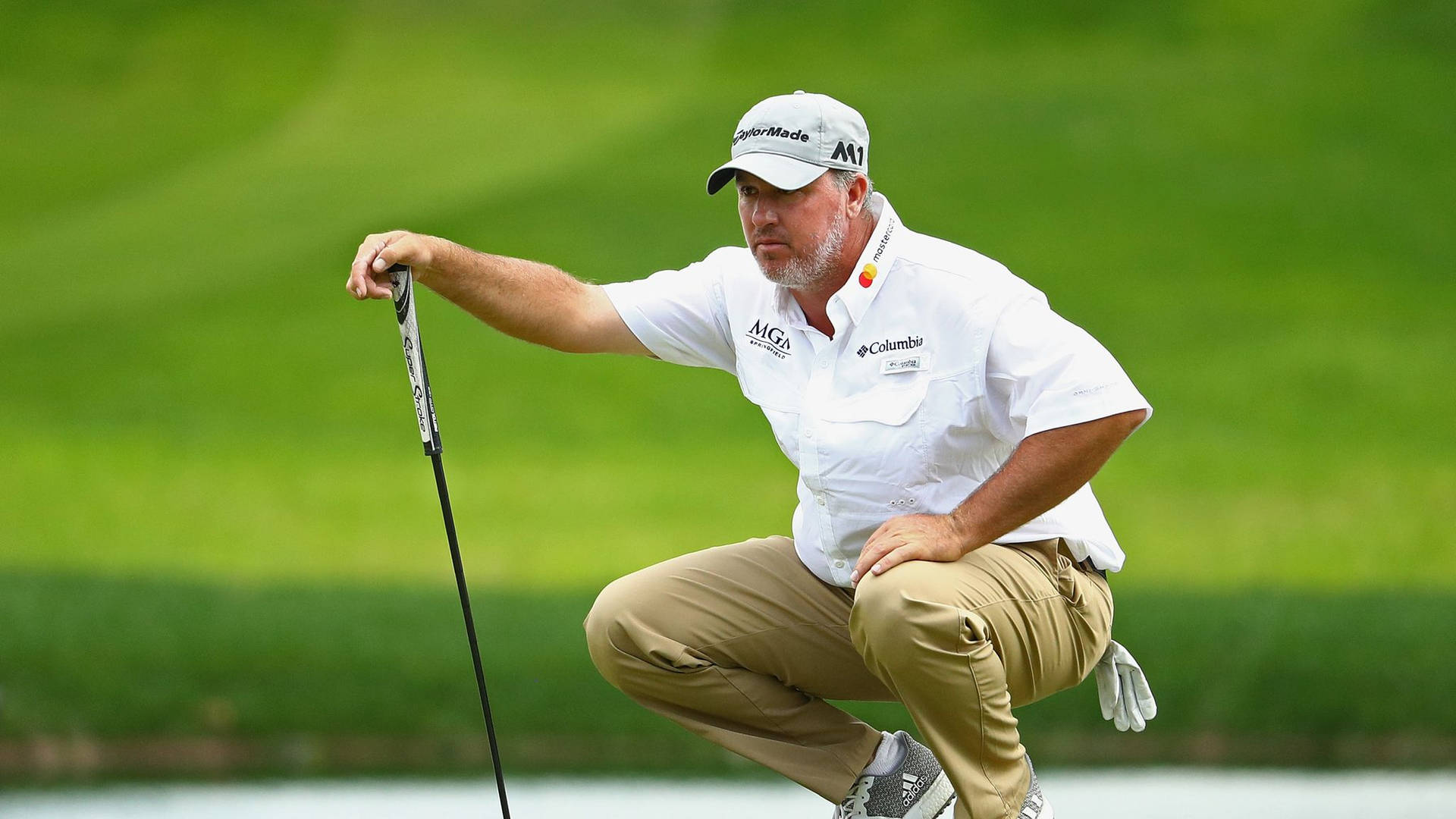 Crouching Boo Weekley Background