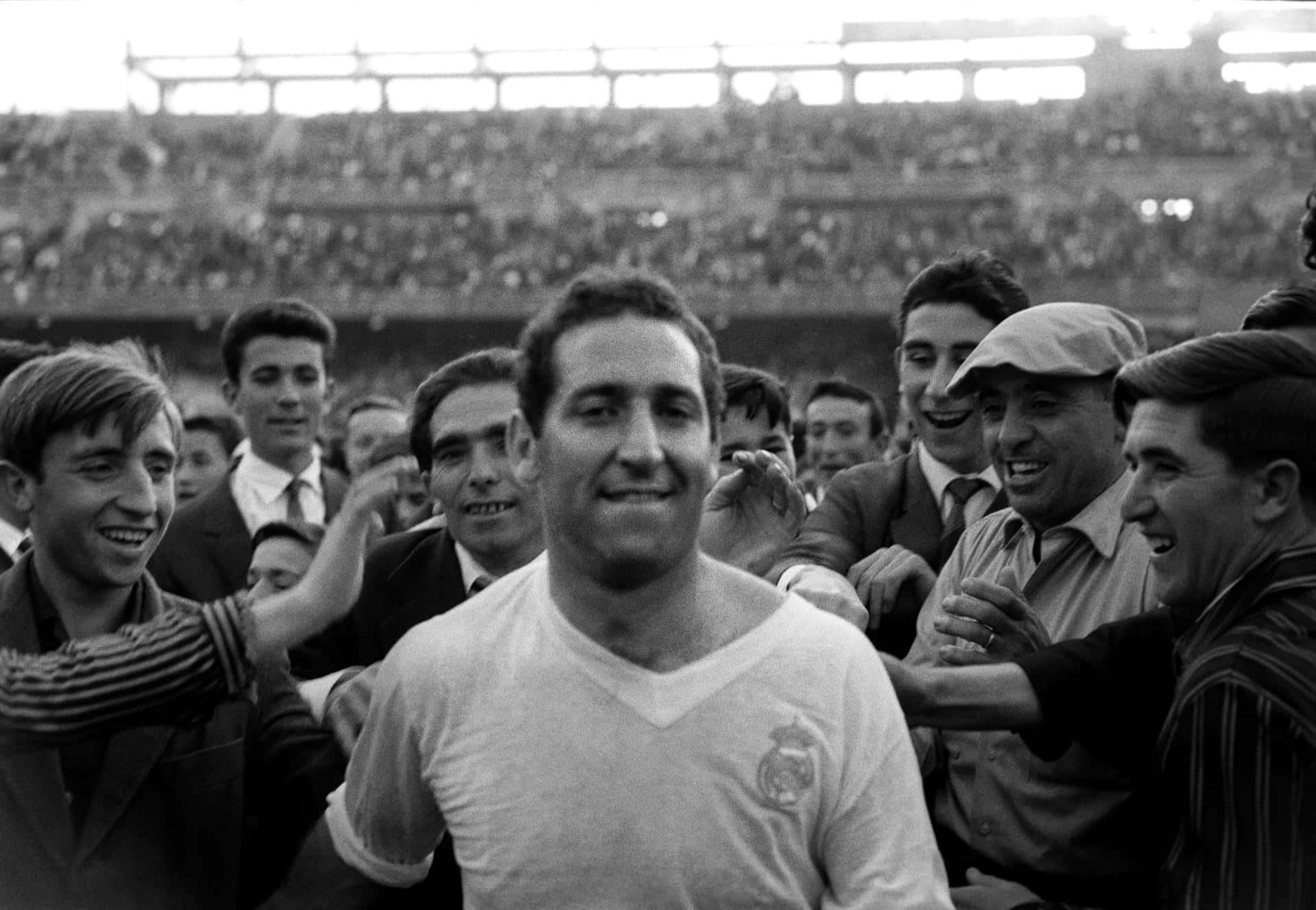 Crowd Congratulating Spanish Footballer Francisco Gento Background