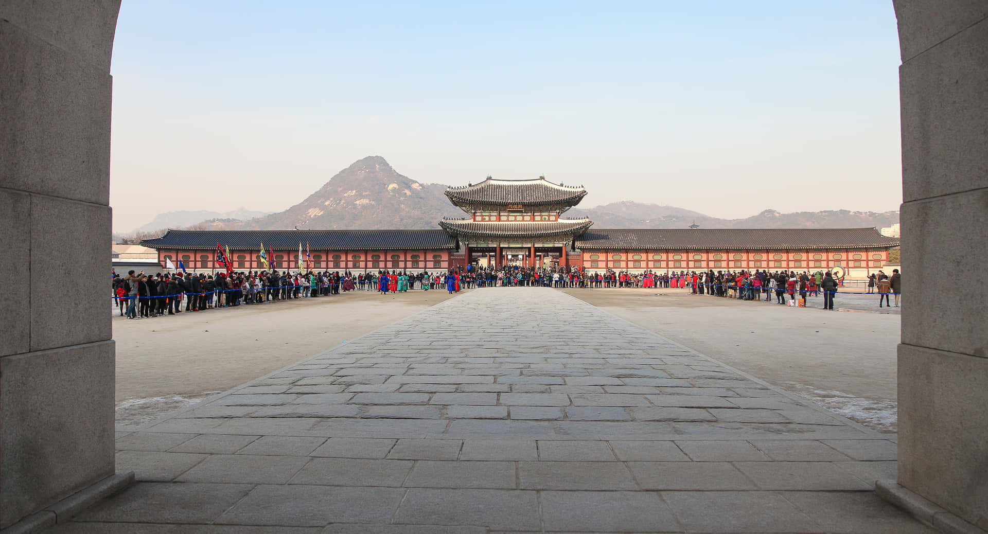 Crowd Of People At Gyeongbokgung Palace Background