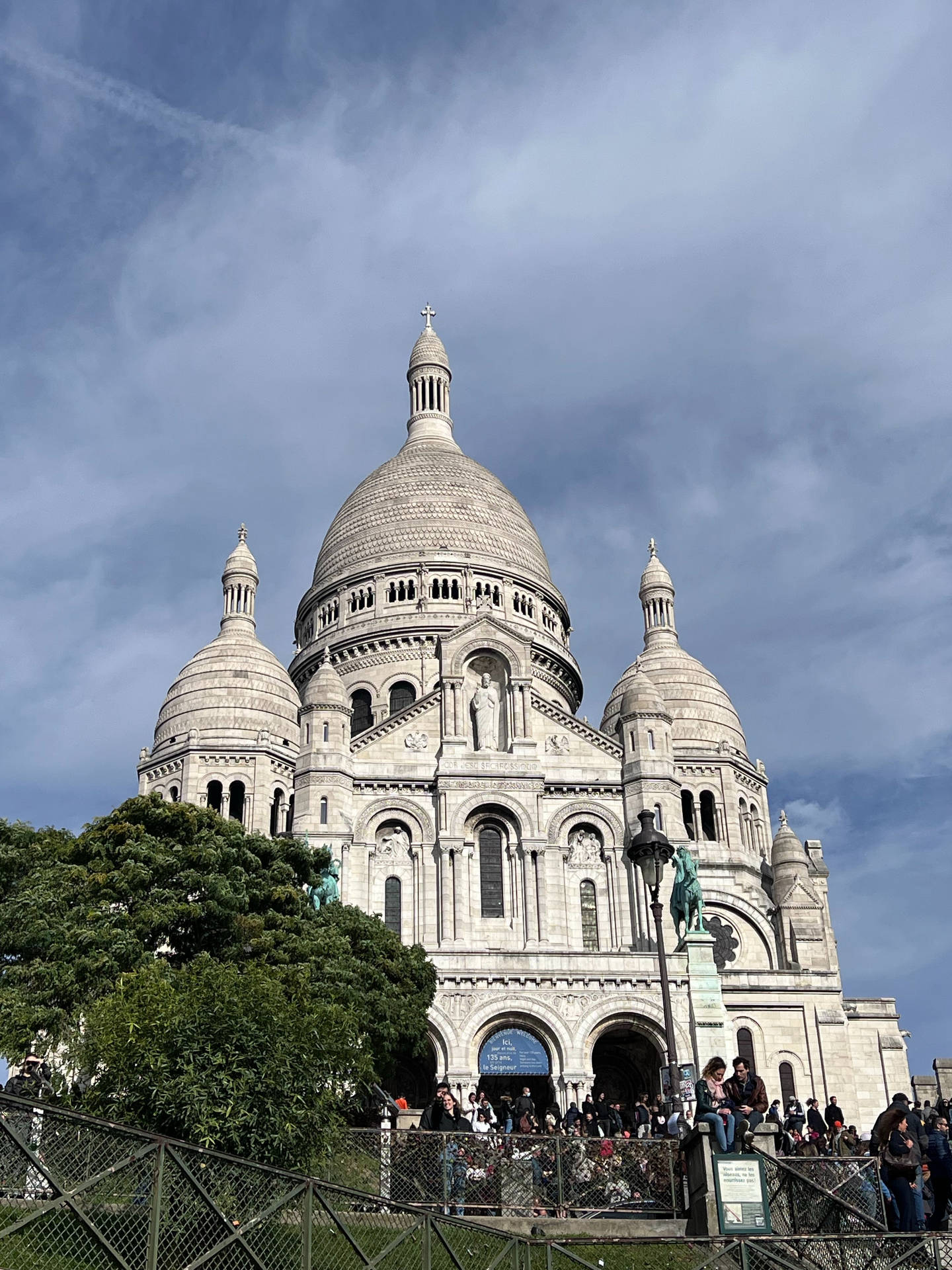 Crowded Sacre Coeur Basilica Background