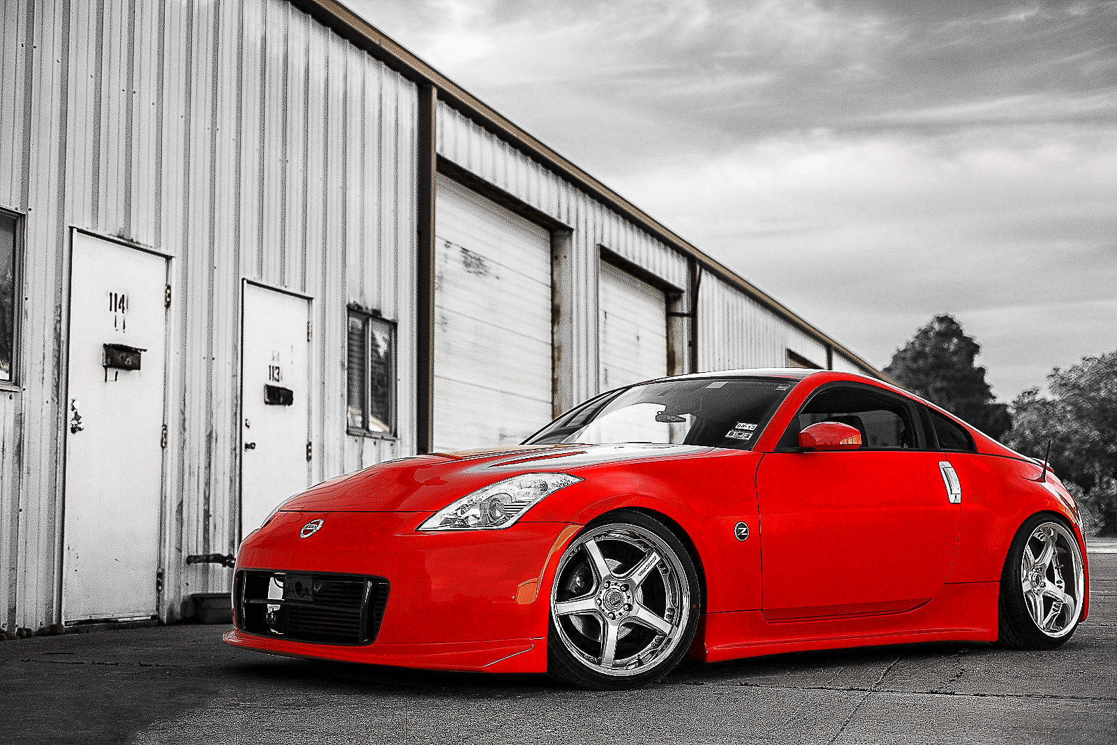 Cruise Through City Streets In The Nissan 350z