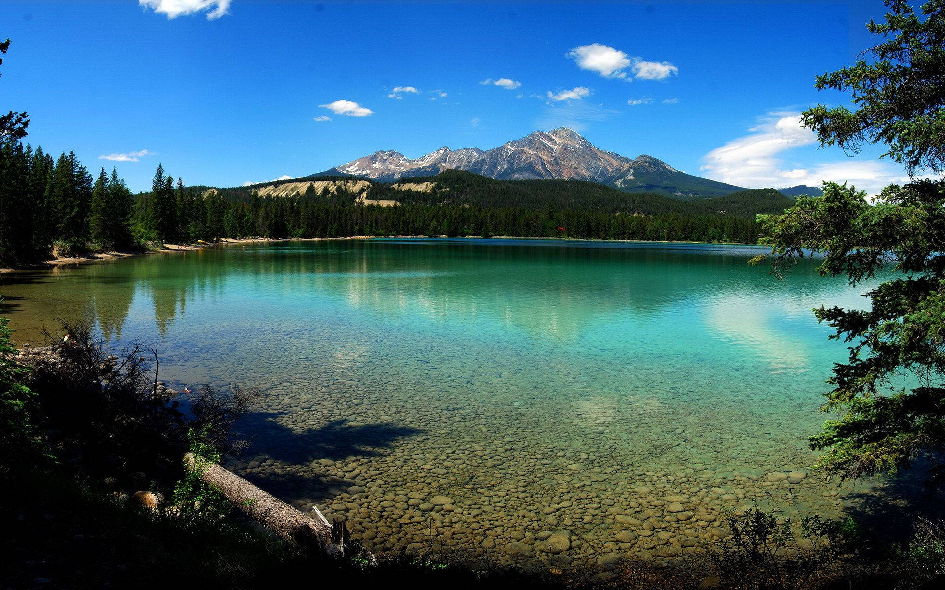Crystal Blue Lake Scenic Background
