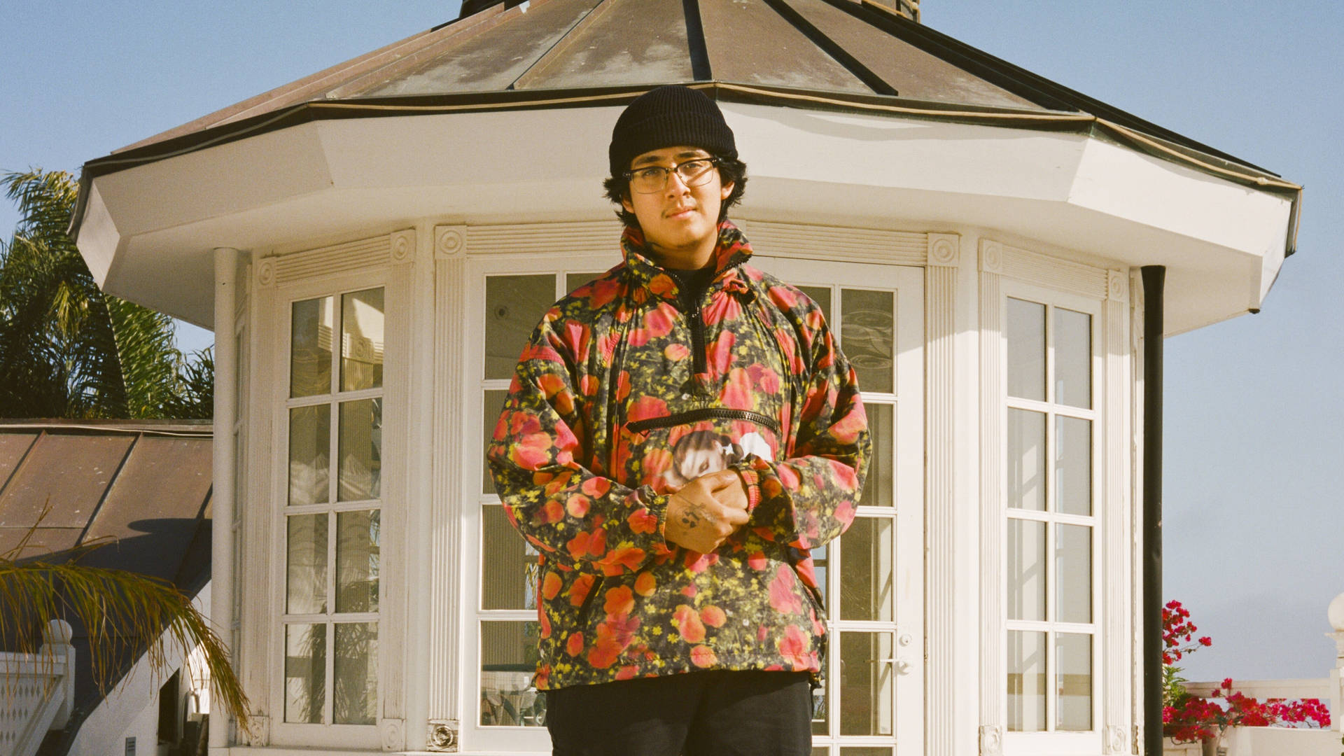 Cuco - An Indie Artist On The Rise Background