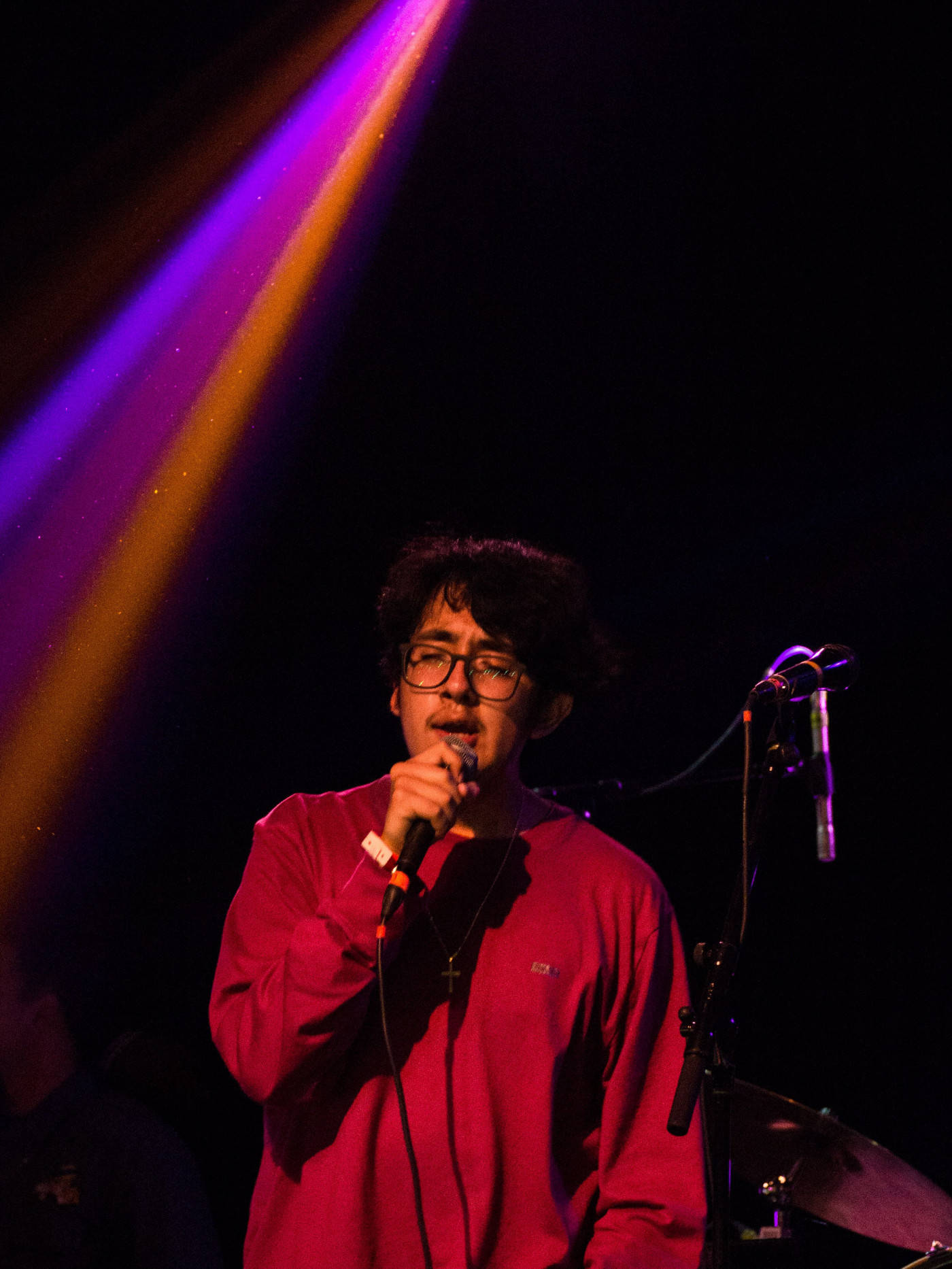 Cuco Holding A Microphone Background