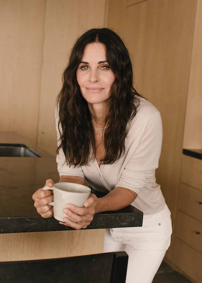 Cup Courteney Cox Background