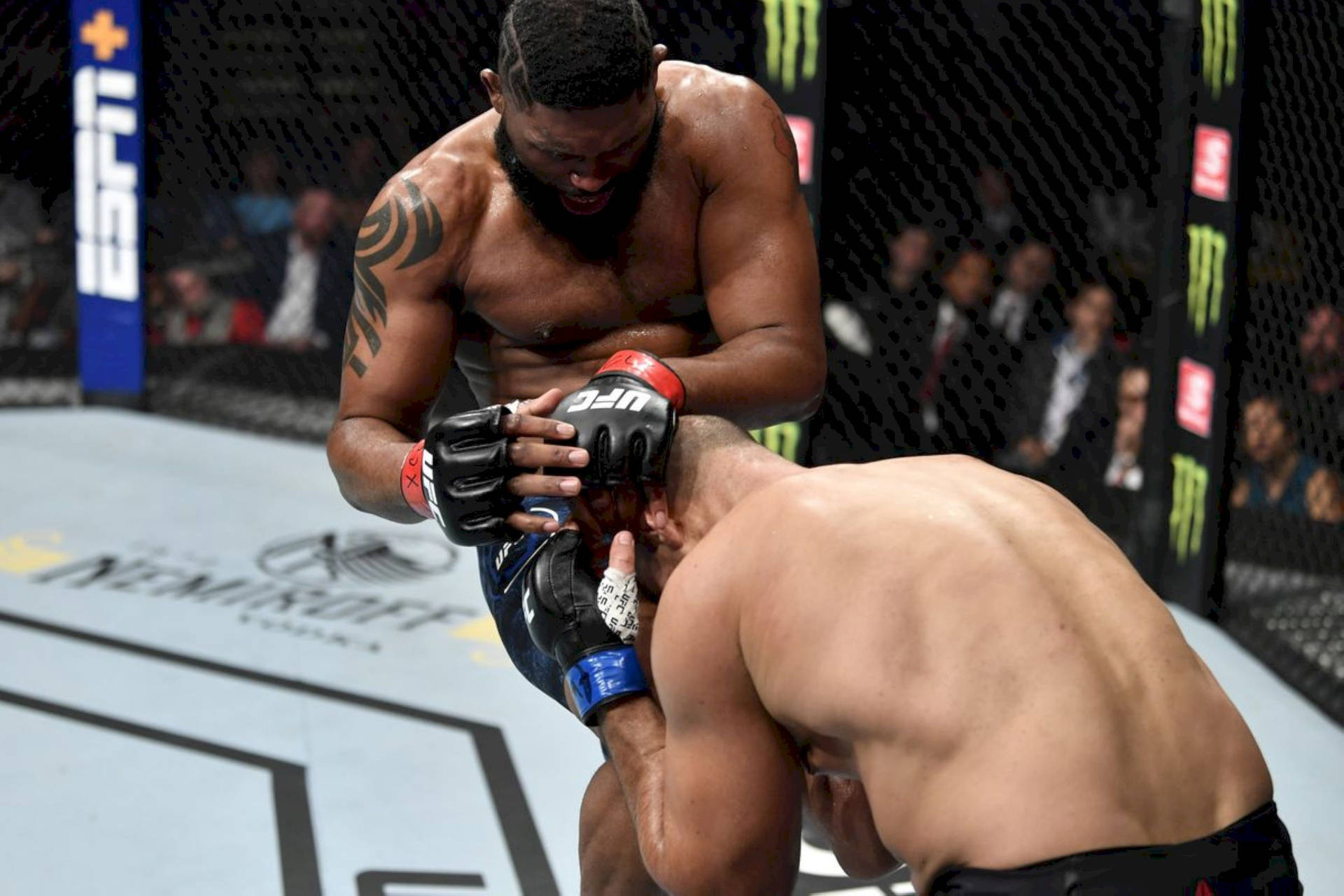 Curtis Blaydes Knee Face Background