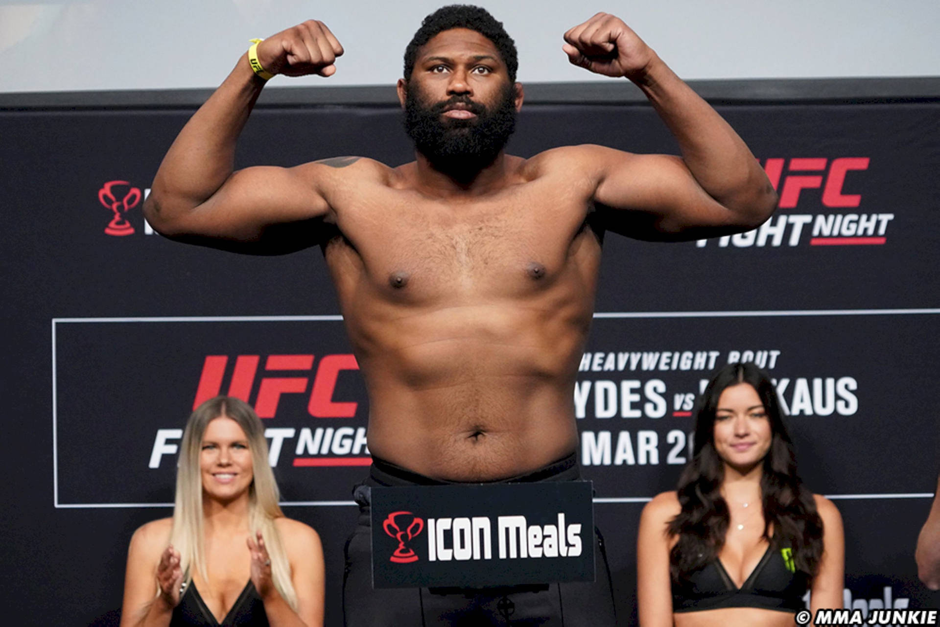 Curtis Blaydes Showcasing His Reign In The Ufc. Background