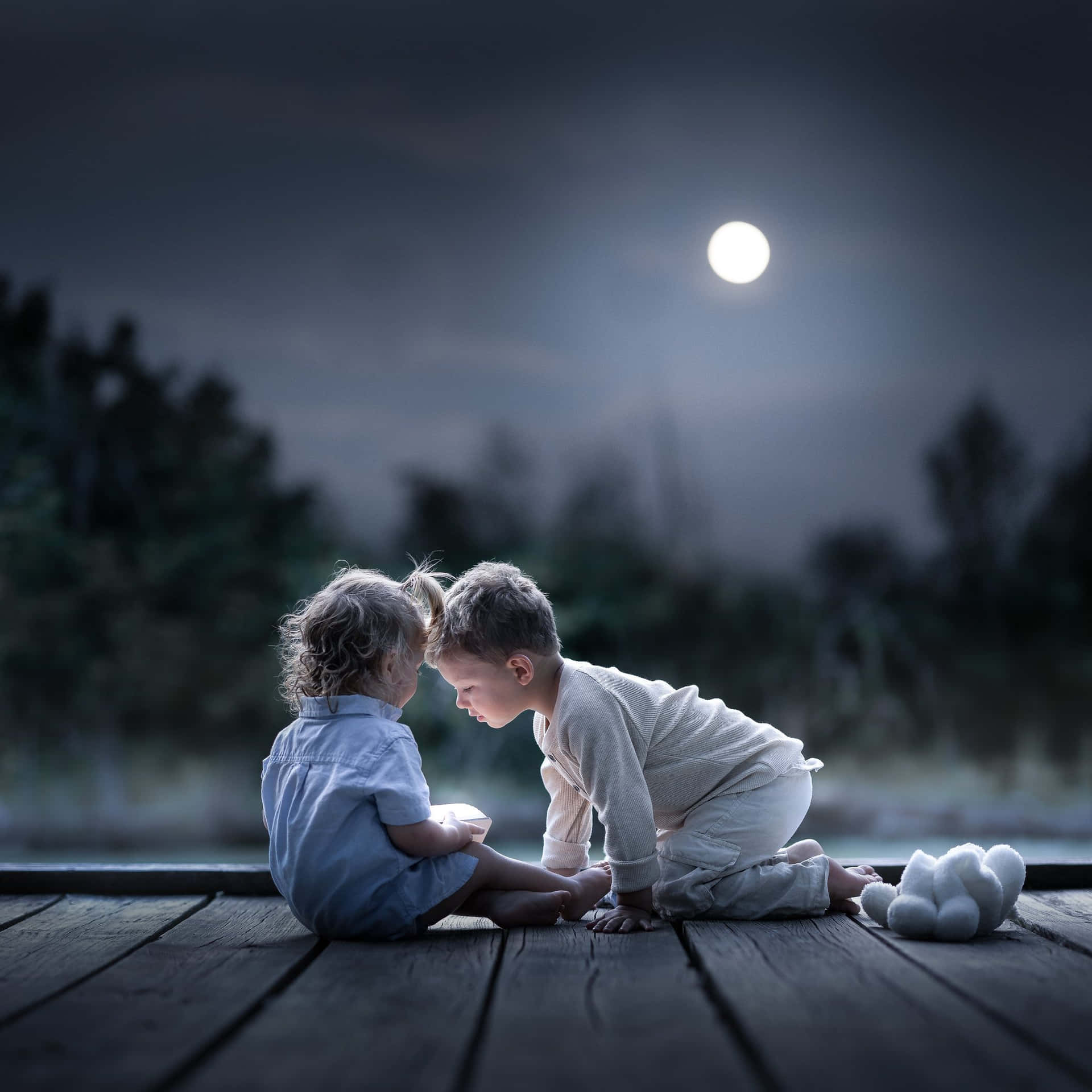 Cute Baby Couple Dating Under The Moon Background