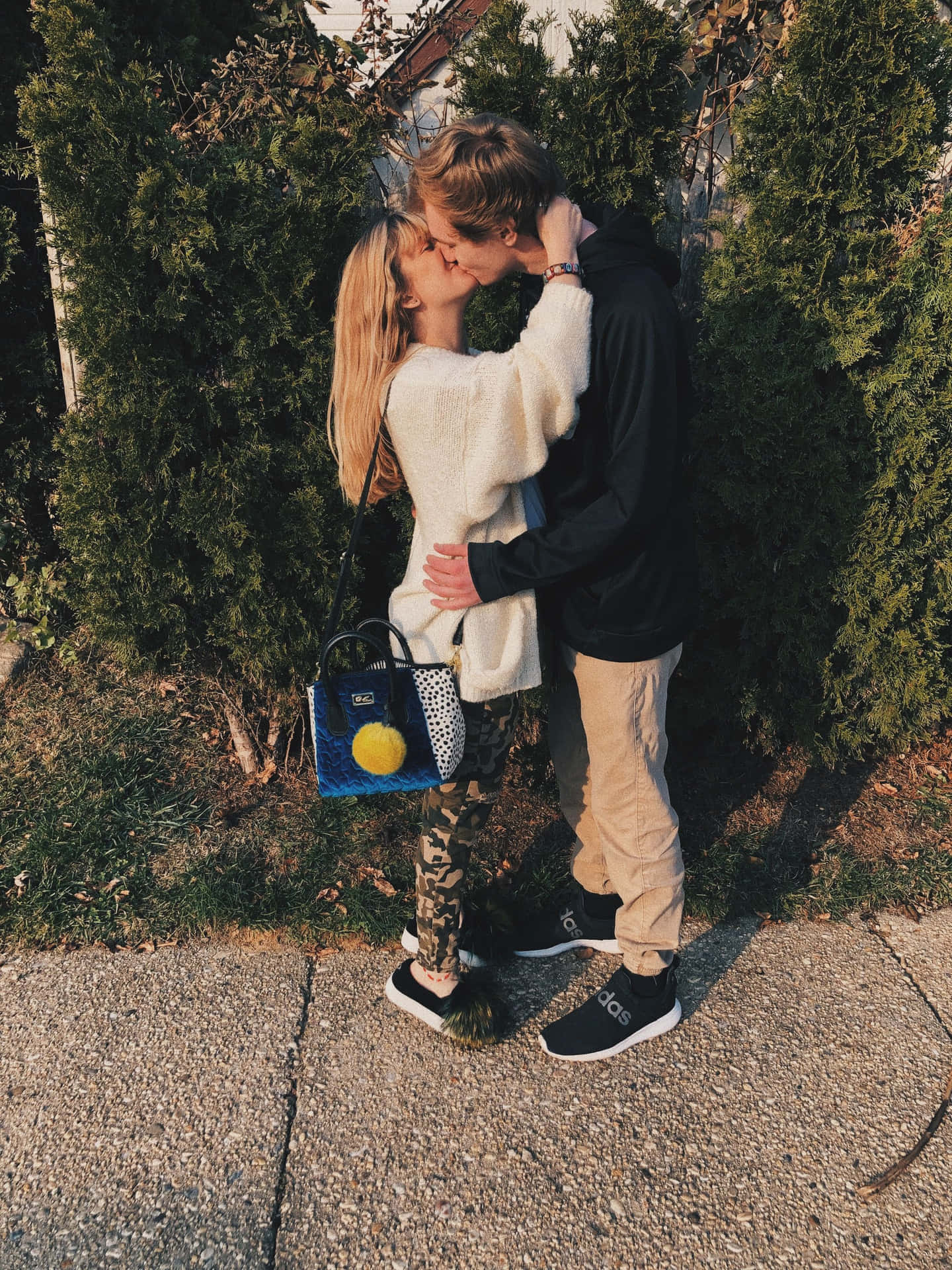 Cute Boyfriend In A Romantic Gesture Background