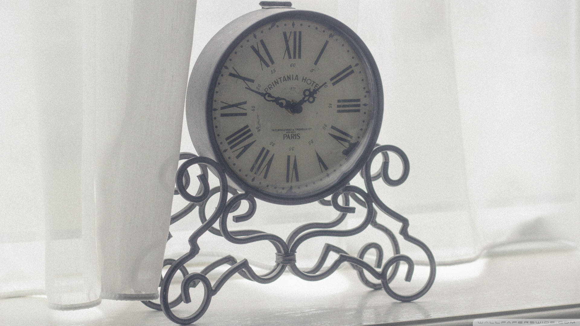 Cute Grey Table Clock Time