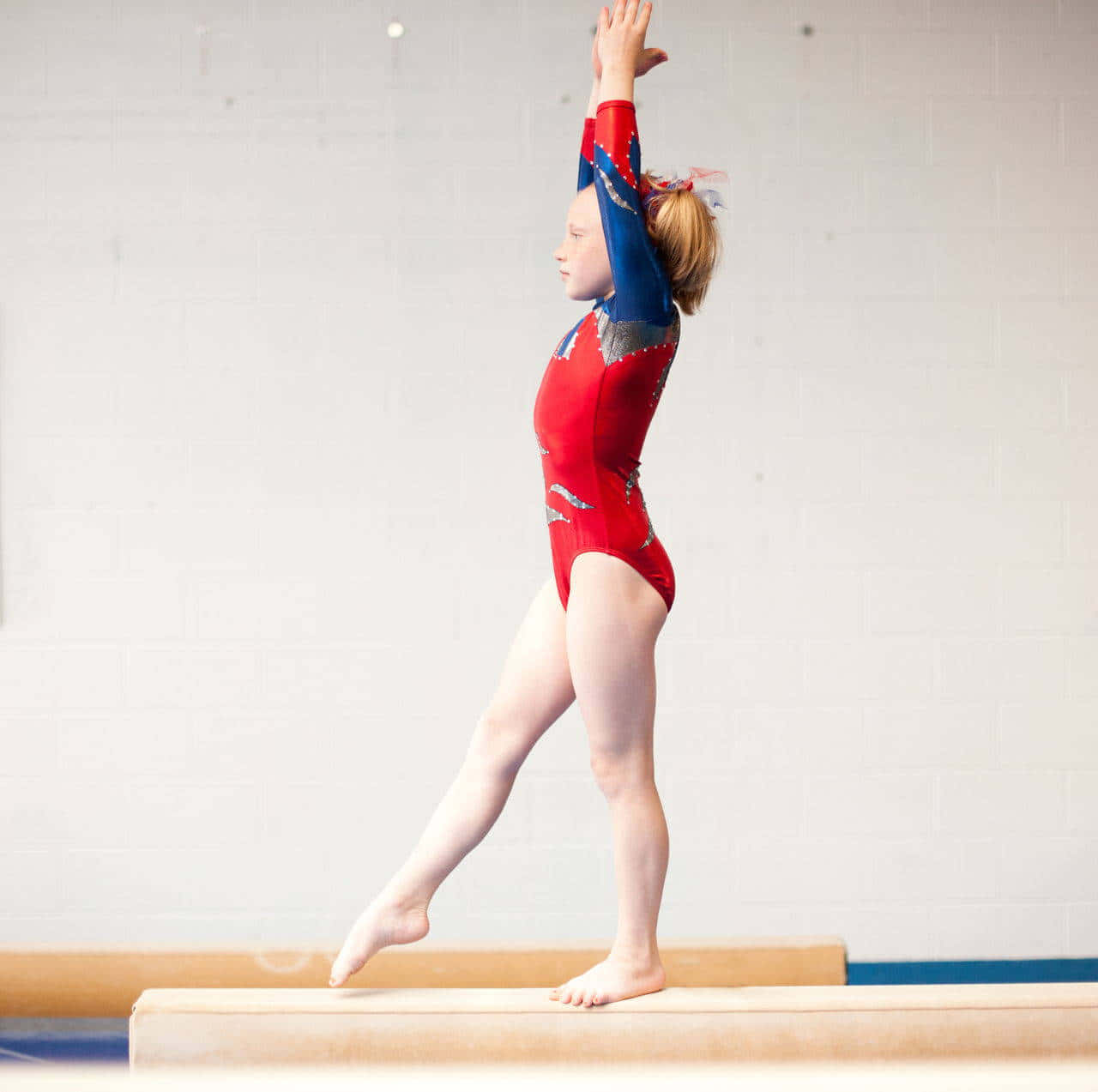 Cute Gymnastics Straight Stand Background