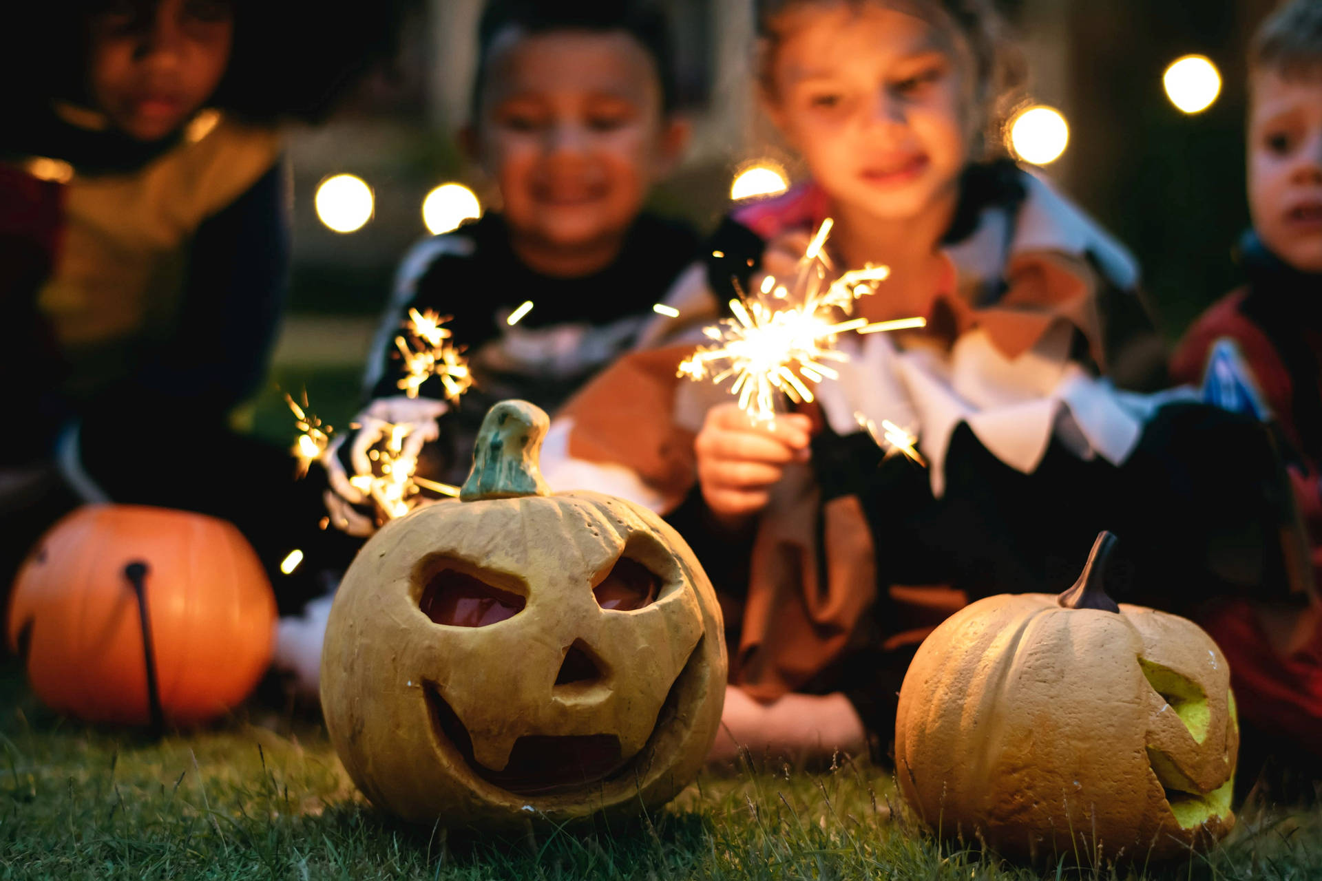 Cute Halloween Kids At Night Background