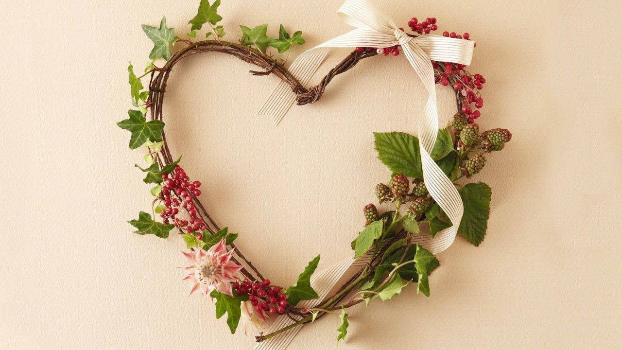 Cute Heart Wedding Wreath Background