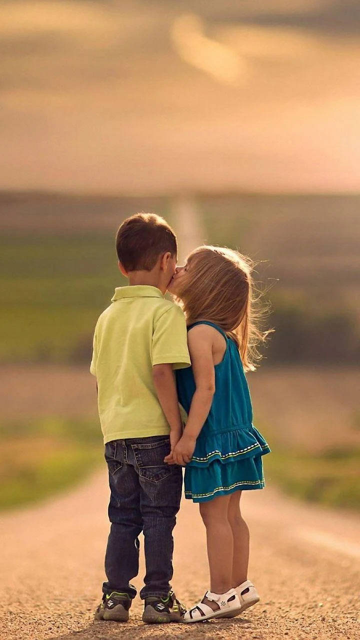 Cute Kids Kissing Hd Background