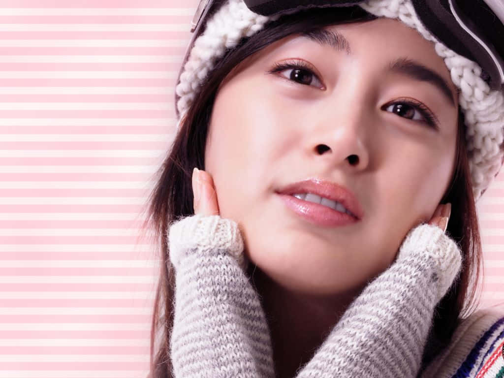 Cute Korean Actress Kim Tae Hee