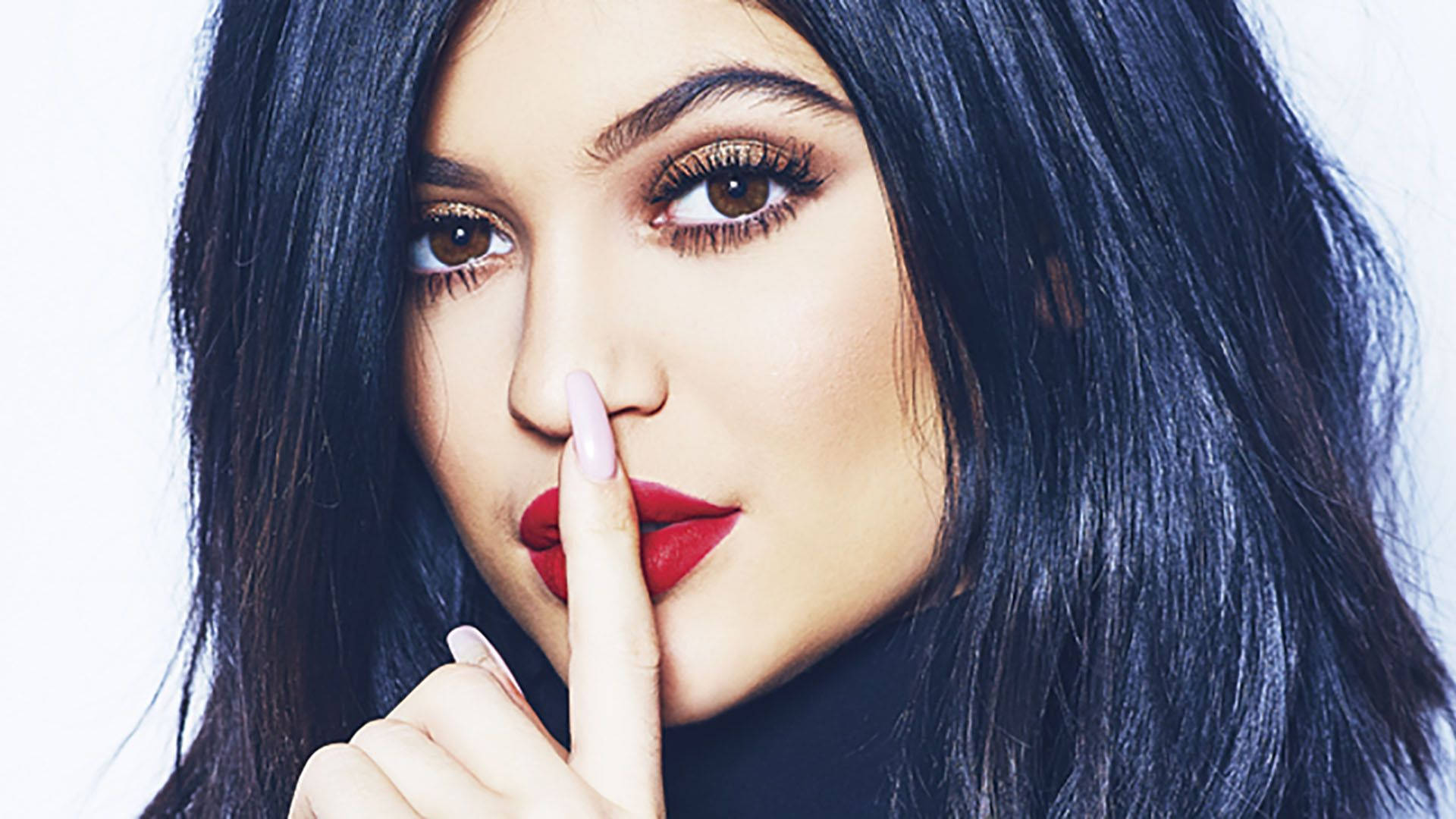 Cute Kylie Jenner In Red Lipstick Background