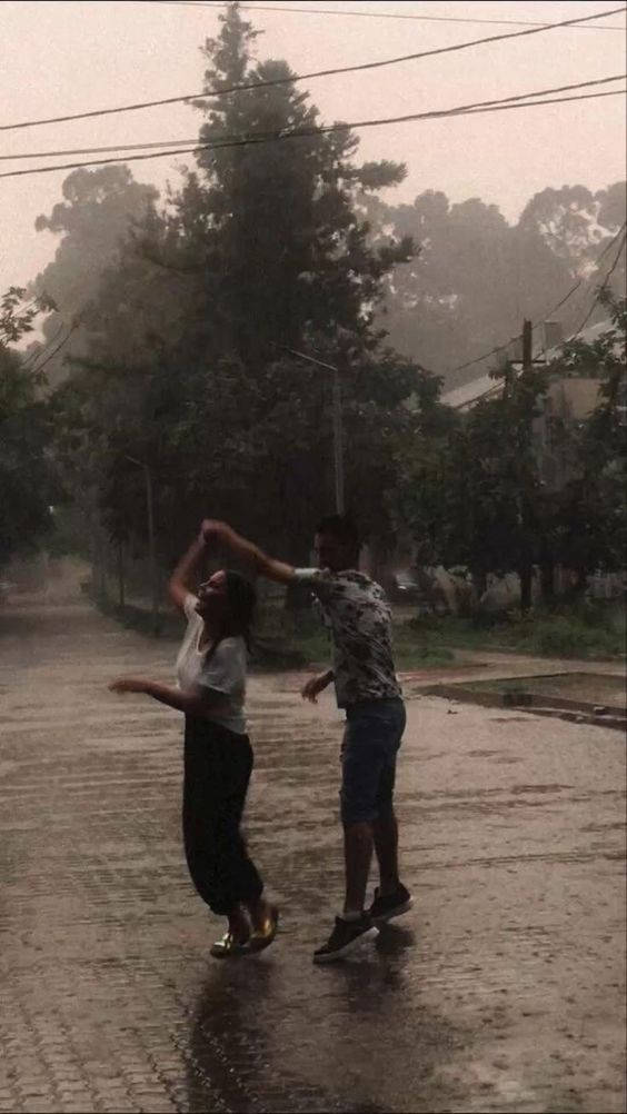 Cute Rain Couple Dancing Background