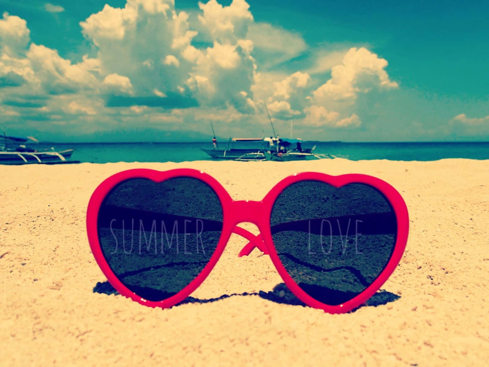 Cute Summer Desktop Heart-shaped Glasses Background