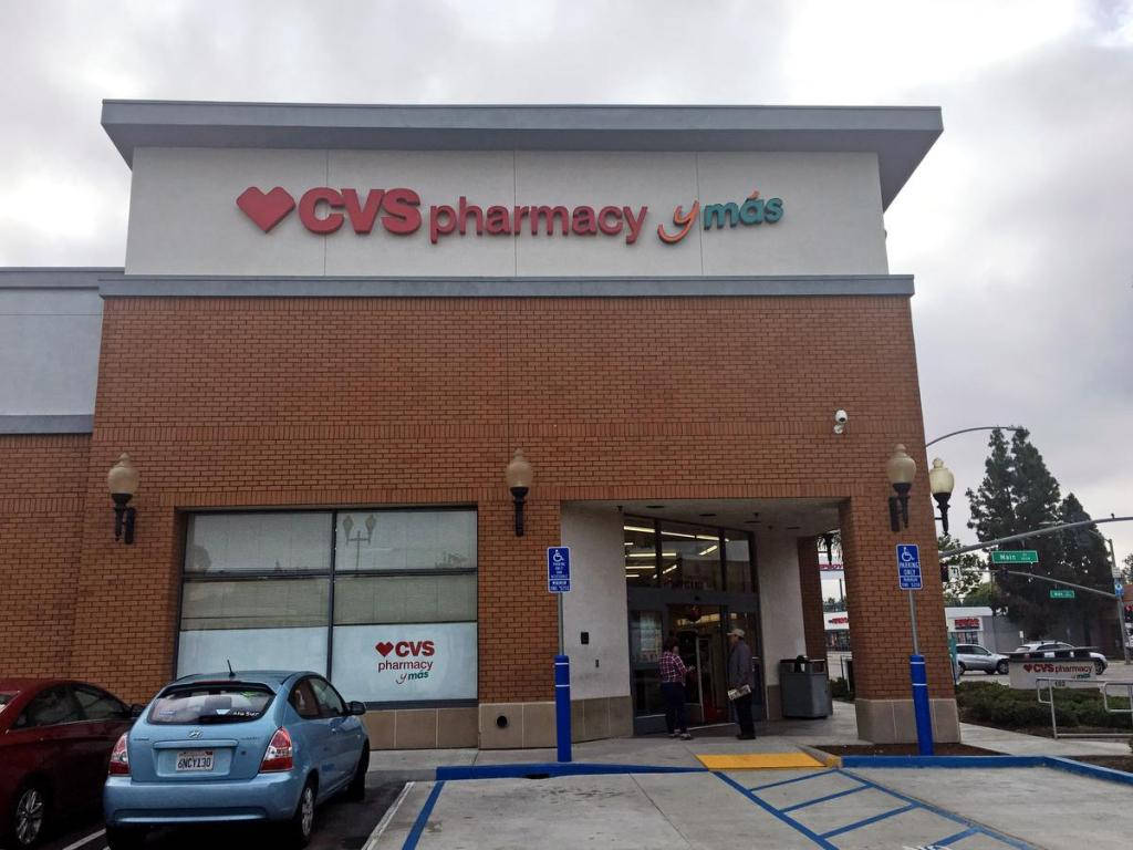 Cvs Pharmacy Y Mas Brick Wall Background