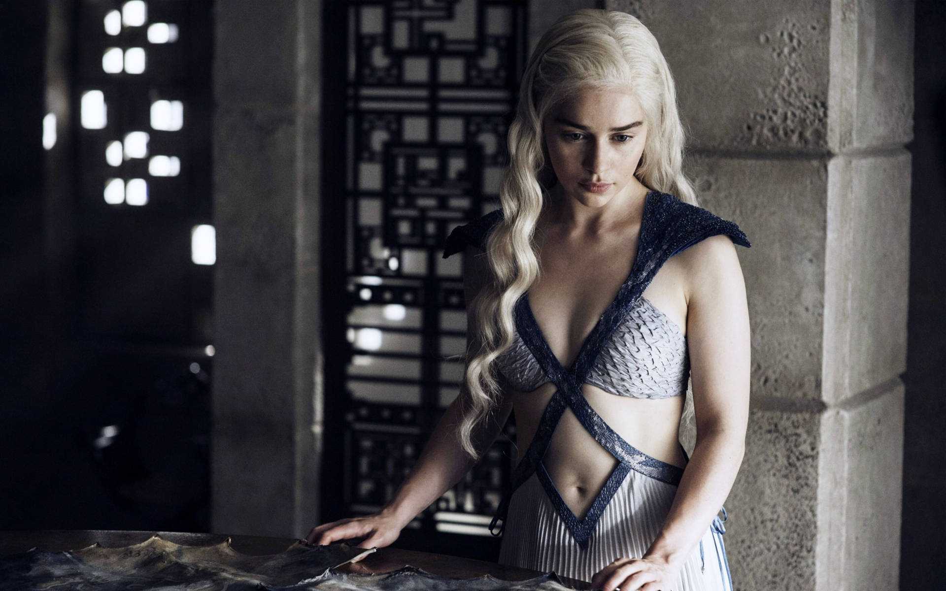 Daenerys Targaryen Sexy Gray Dress Background