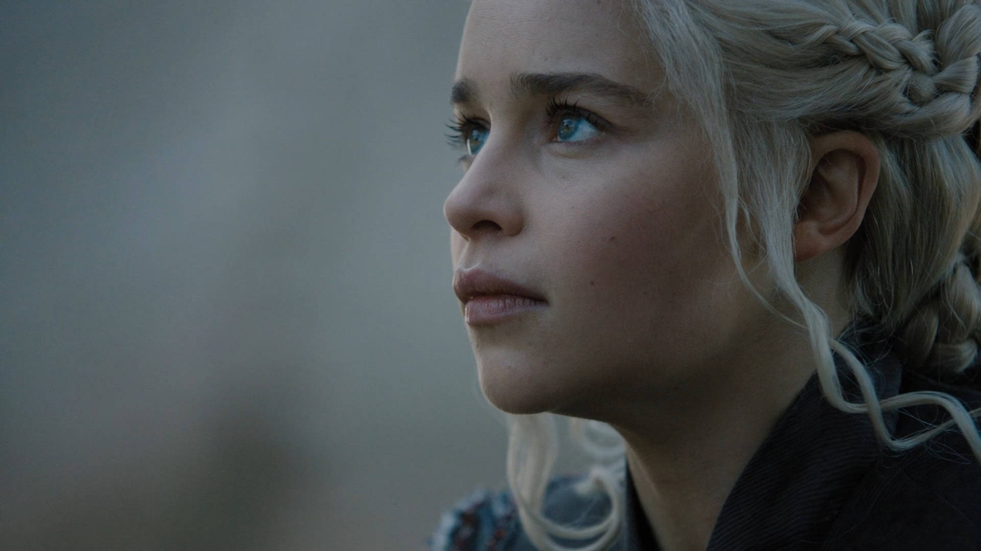 Daenerys Targaryen Side View Close-up Background