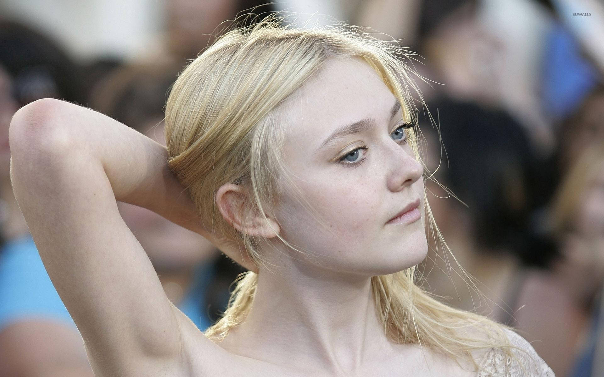 Dakota Fanning 2010 Los Angeles Film Festival Background