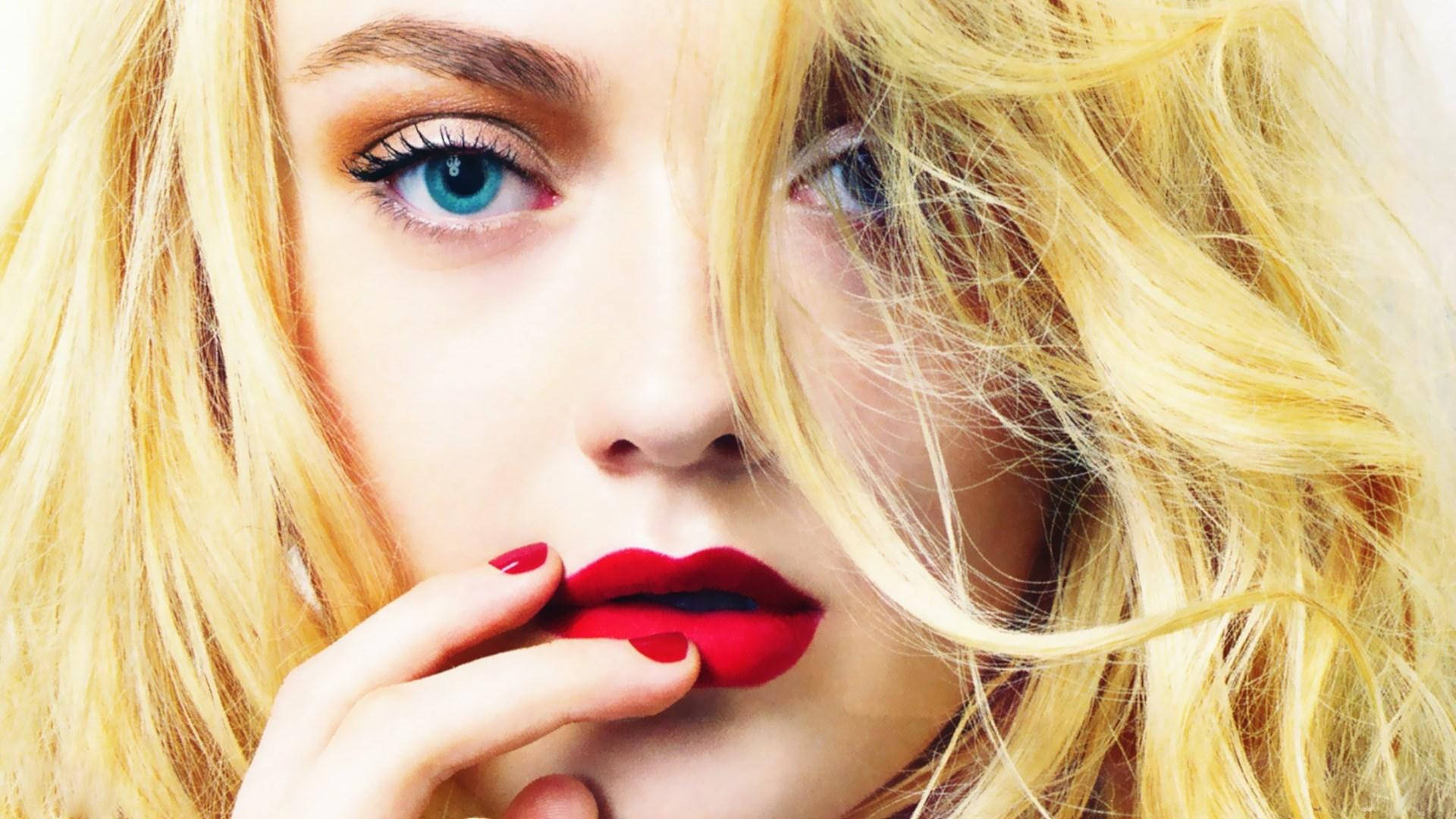 Dakota Fanning Elle Magazine February Cover Background