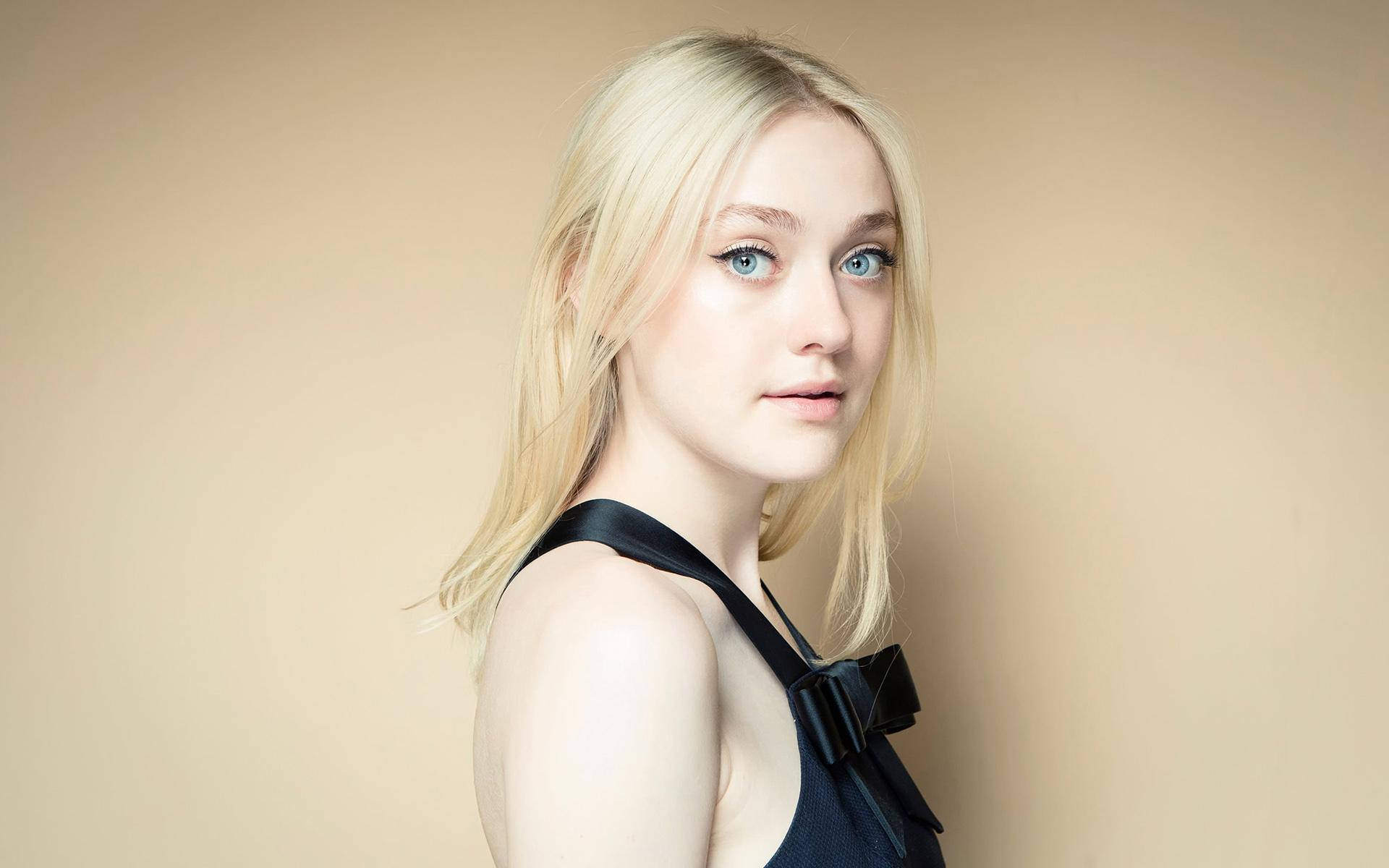 Dakota Fanning's Captivating Side Profile Background