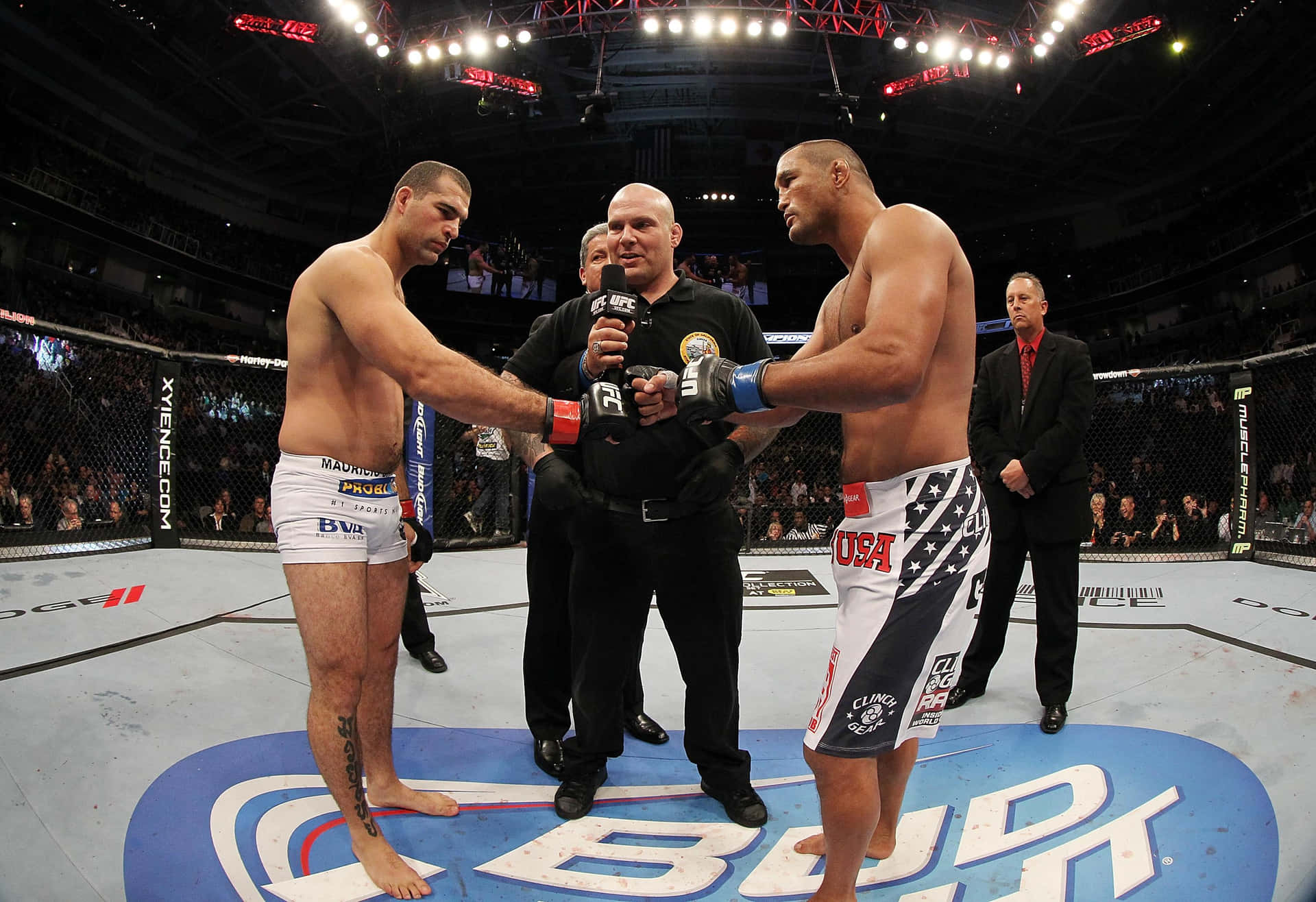 Dan Henderson And Mauricio Rua Fight Night Background