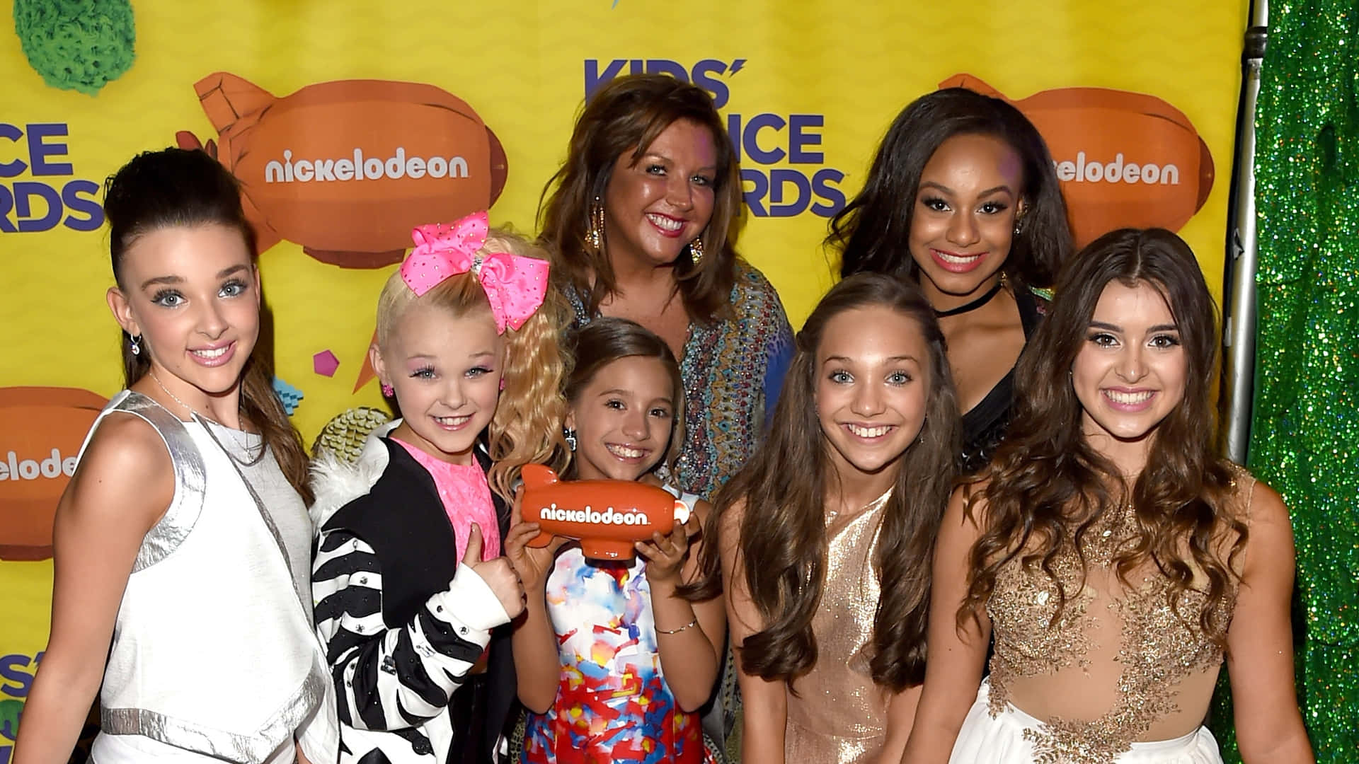 Dance Moms Castat Kids Choice Awards Background