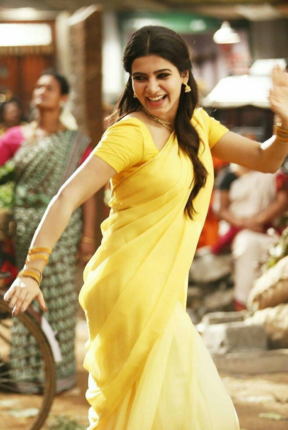 Dancing Samantha In Yellow Saree Background