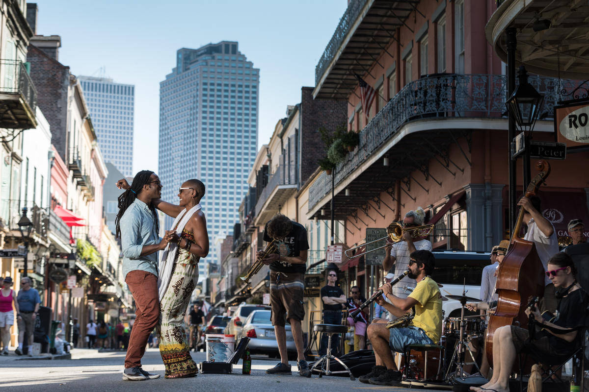 Dancing To Jazz In New Orleans Background