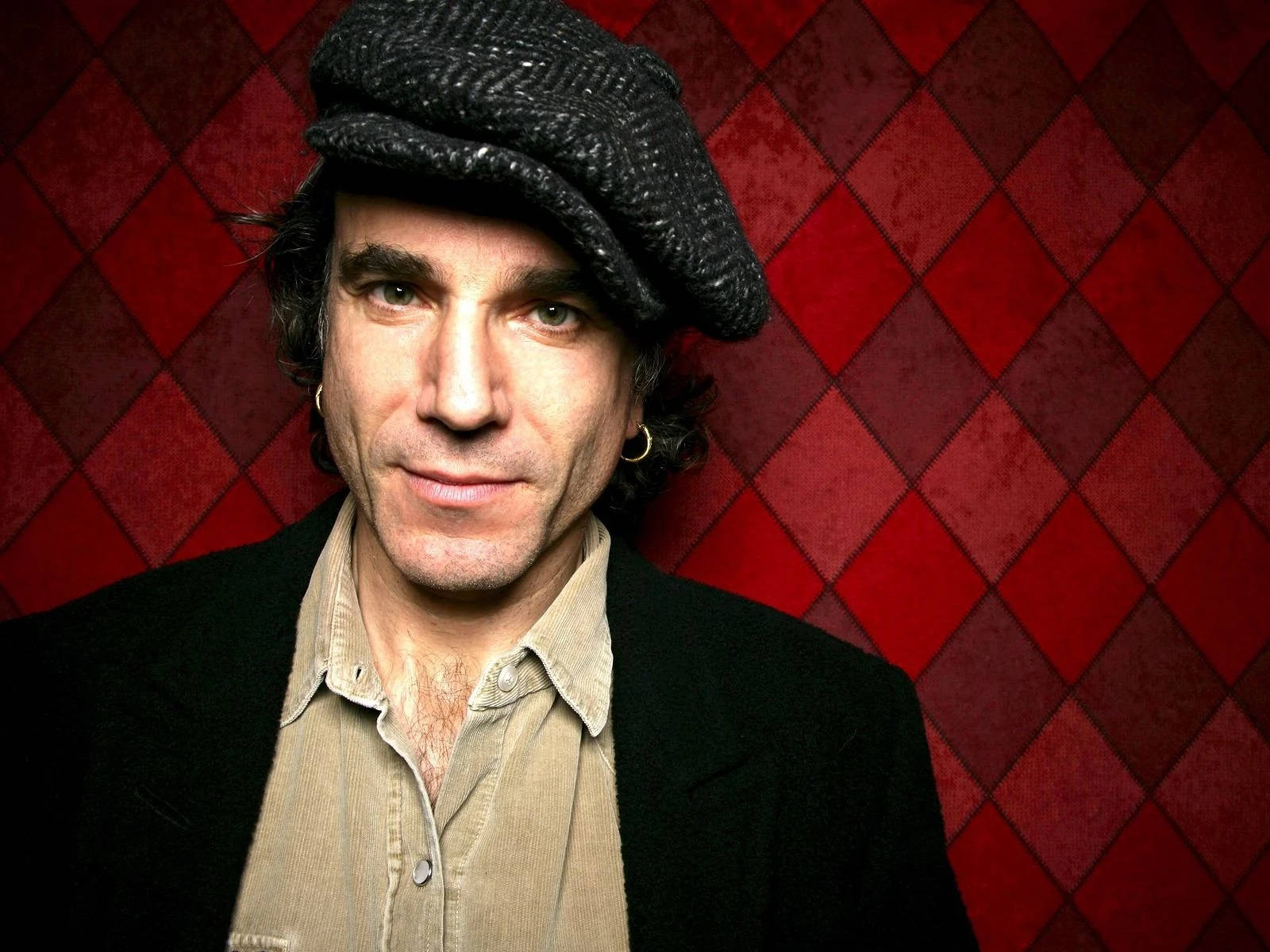 Daniel Day-lewis By A Red Diamond Wall