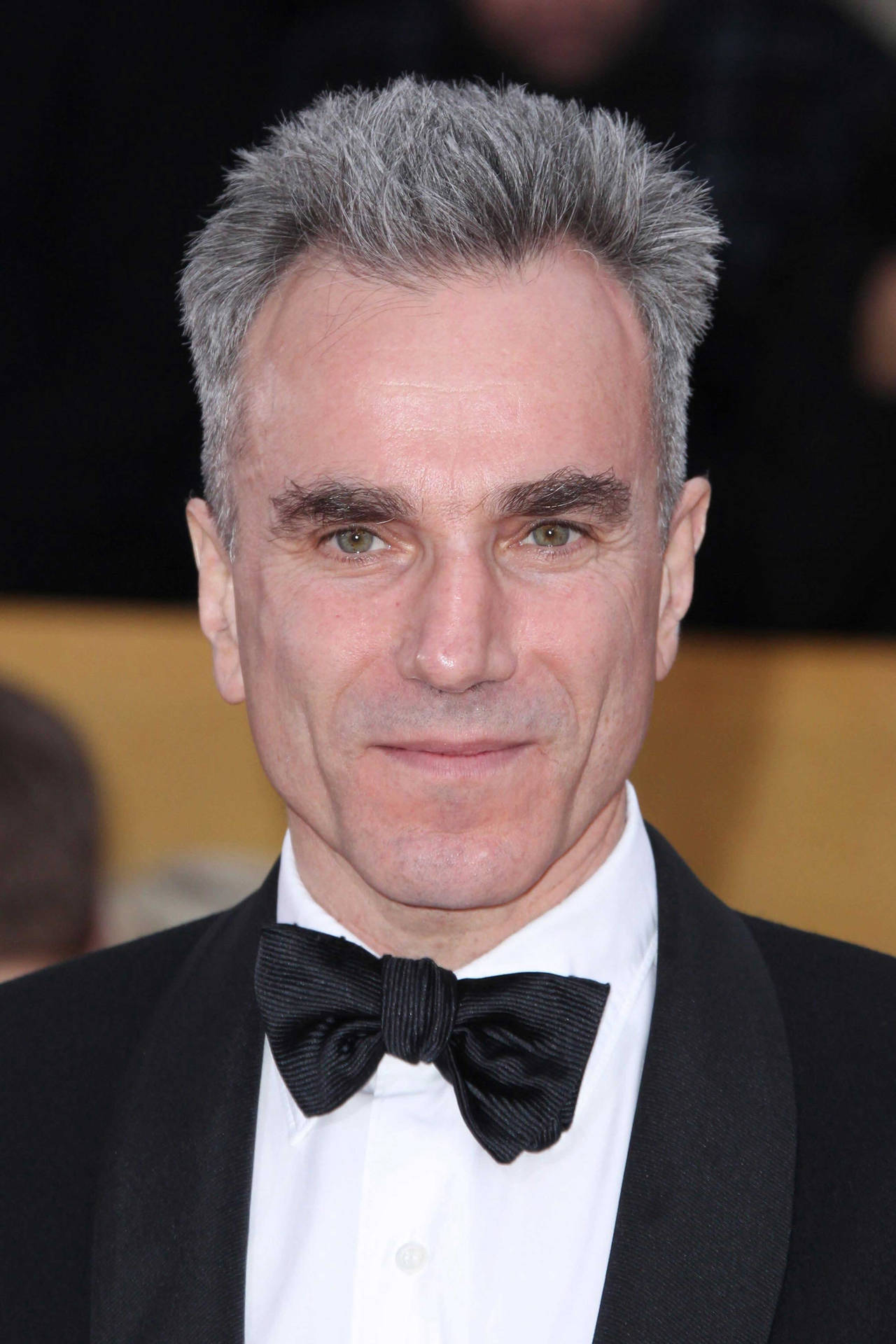 Daniel Day-lewis' New Haircut Background