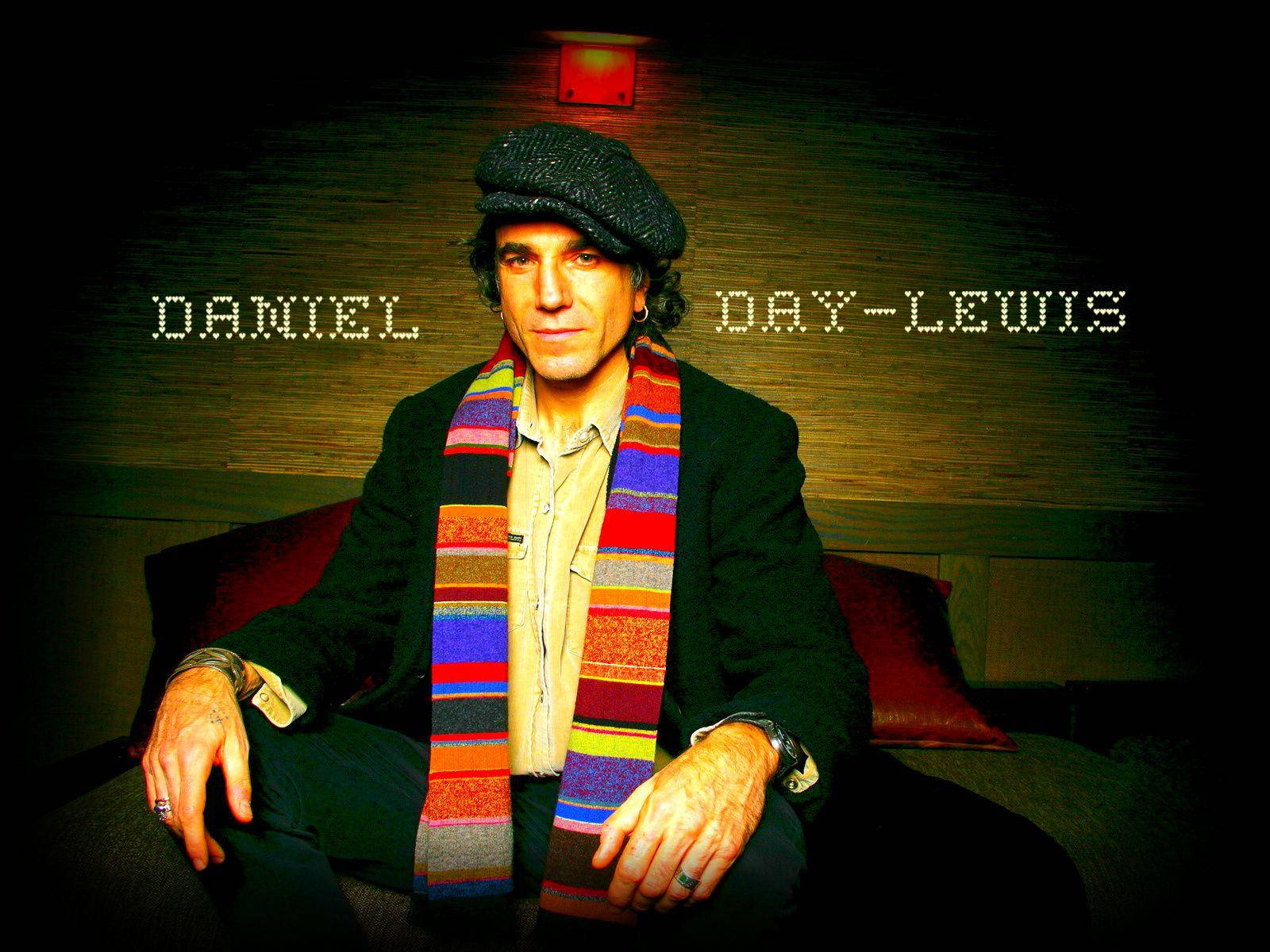 Daniel Day-lewis Smiling With A Scarf