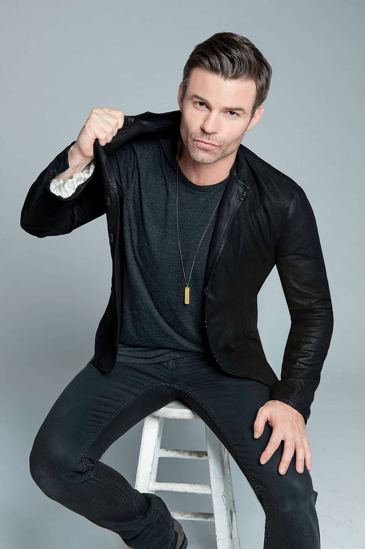 Daniel Gillies Photo Session Background