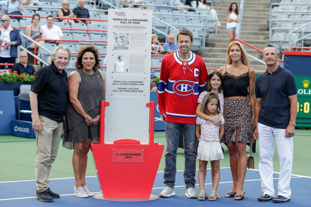 Daniel Nestor And Family Enjoying A Day Out Background