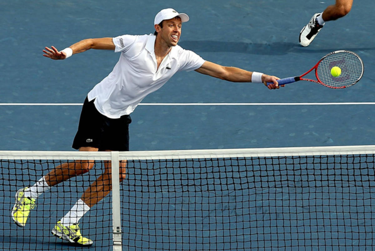 Daniel Nestor Long Diving Stroke Background