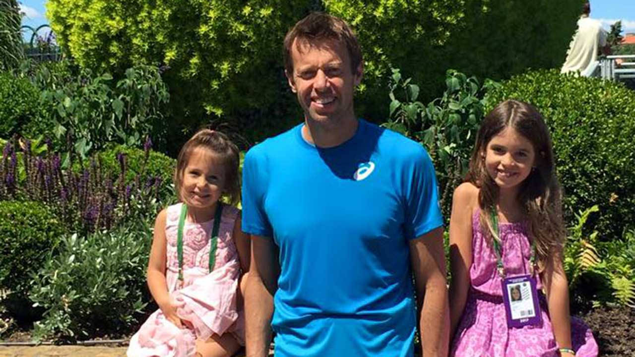 Daniel Nestor Smiling With Kids Background