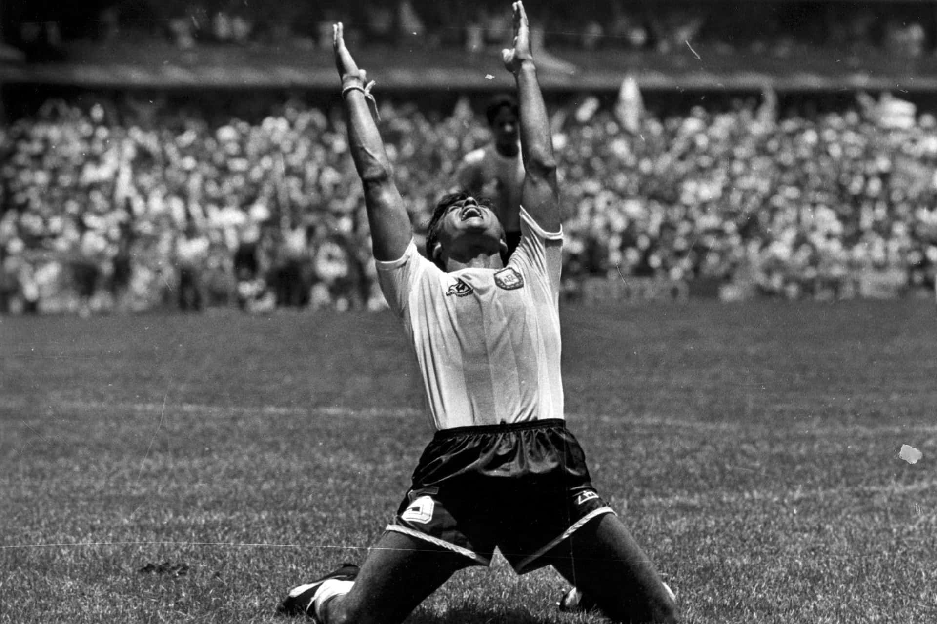 Daniel Passarella Exults After Scoring A Goal Background