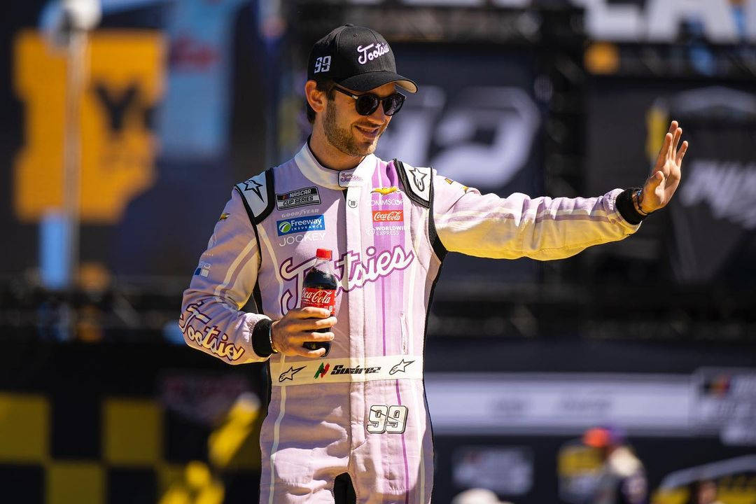 Daniel Suarez Holding Coca-cola