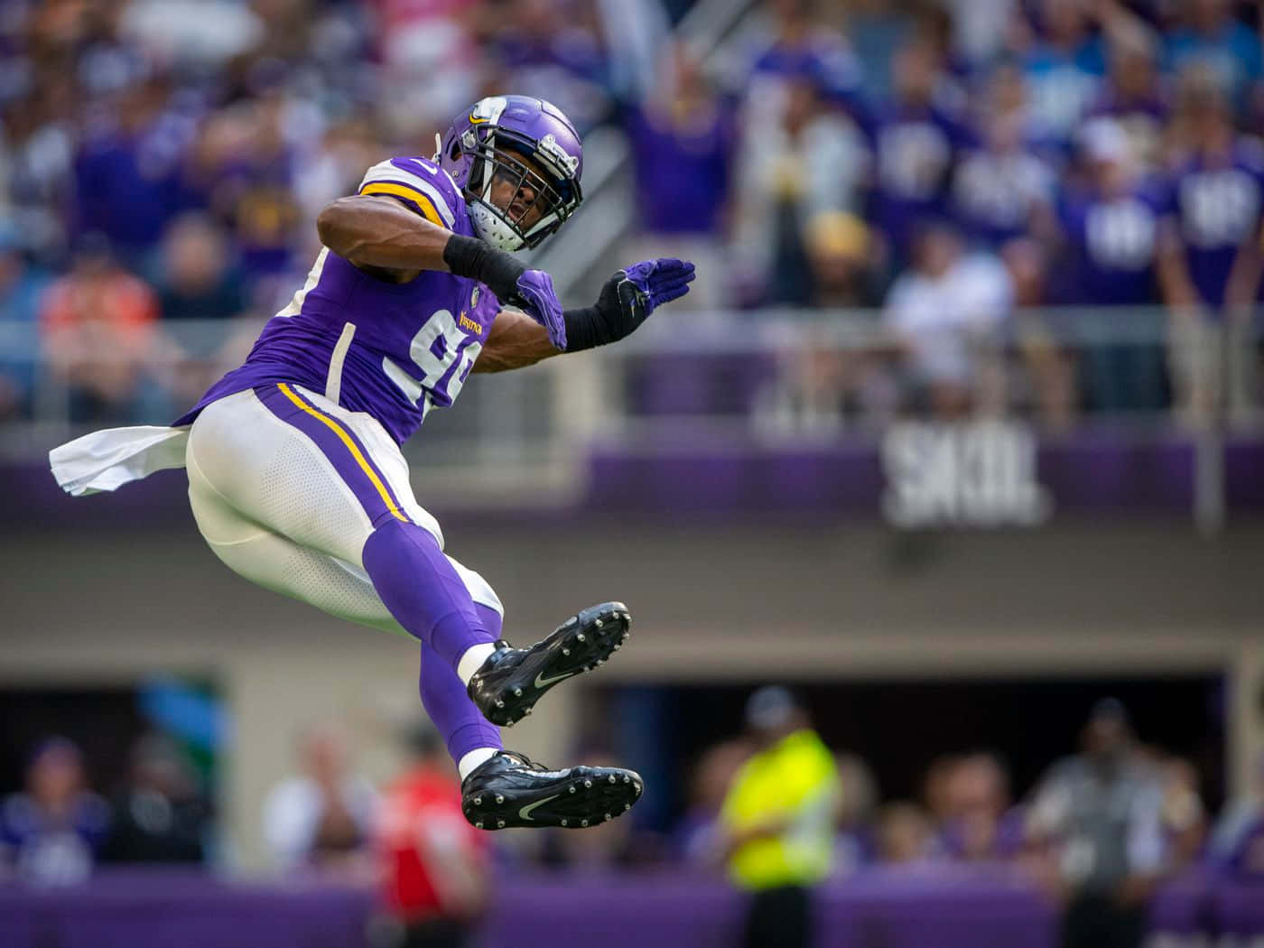 Danielle Hunter Celebrating Against Detroit Lions Background