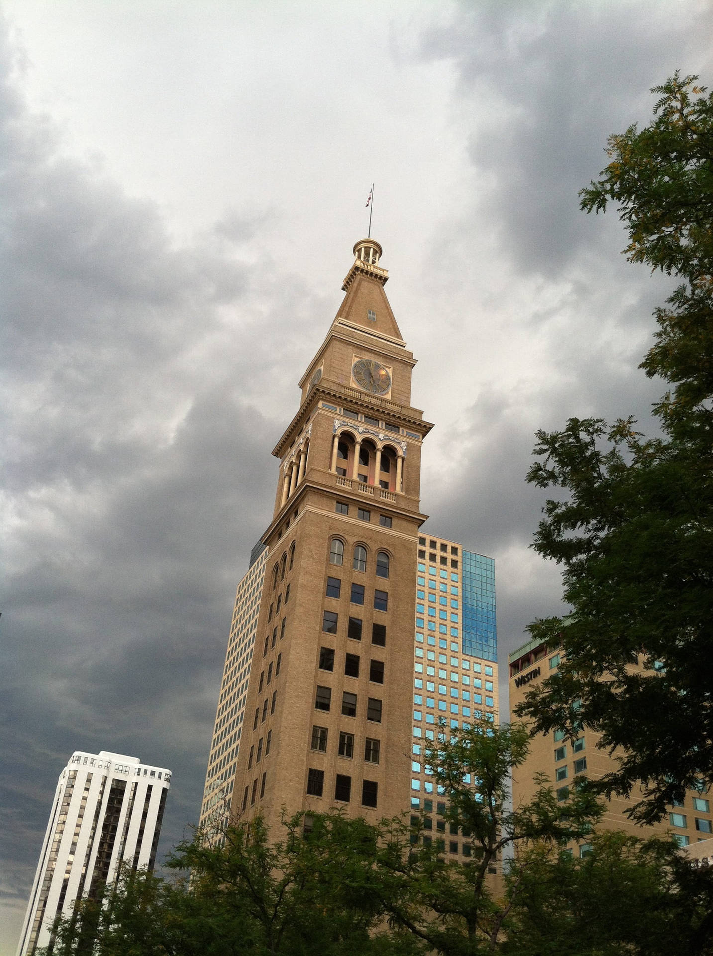 Daniels & Fisher Tower In Denver Background